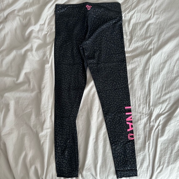 Like New Aritzia TNA Leopard Equator Leggings - Medium - Picture 7 of 7